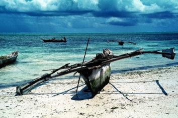 Auslegerboot in Jambiani, Sansibar